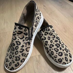 LIKE NEW Sonoma OrthoLite Eco Women’s Leopard Print Slip-On Shoes Size 9